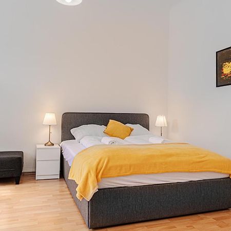 Pleasing 2Br Apt. Akh-Perfect For Groups Wina Bagian luar foto