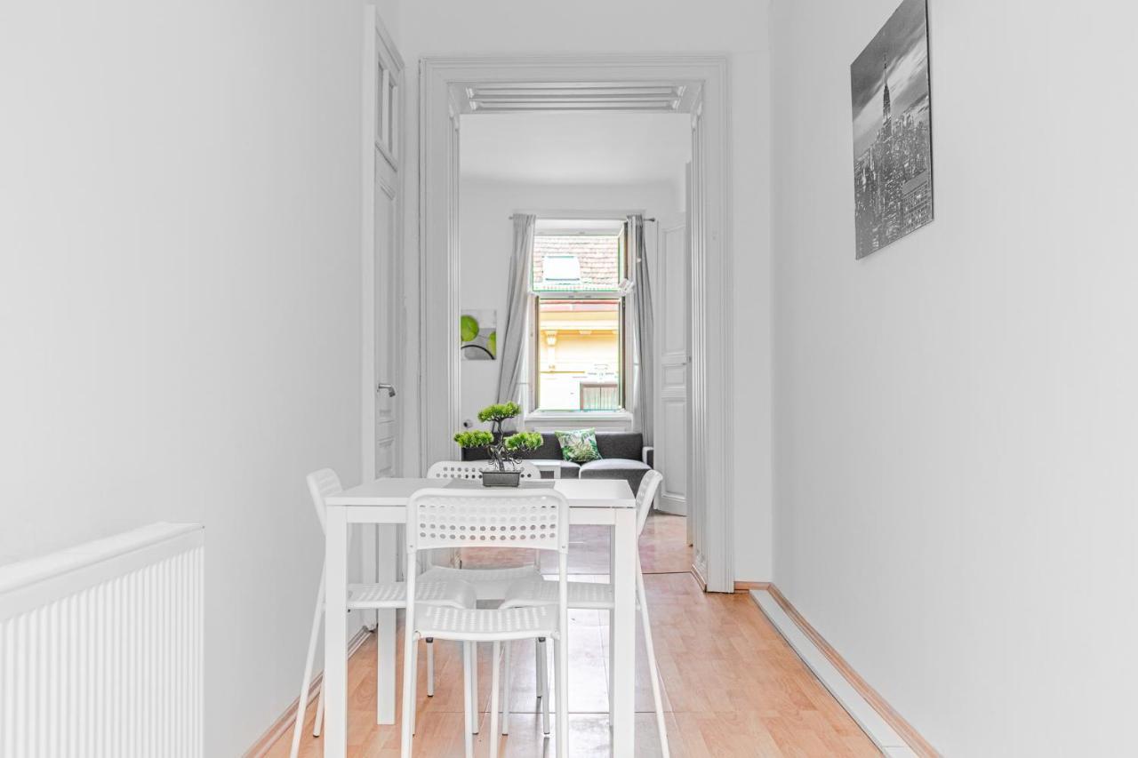 Pleasing 2Br Apt. Akh-Perfect For Groups Wina Bagian luar foto