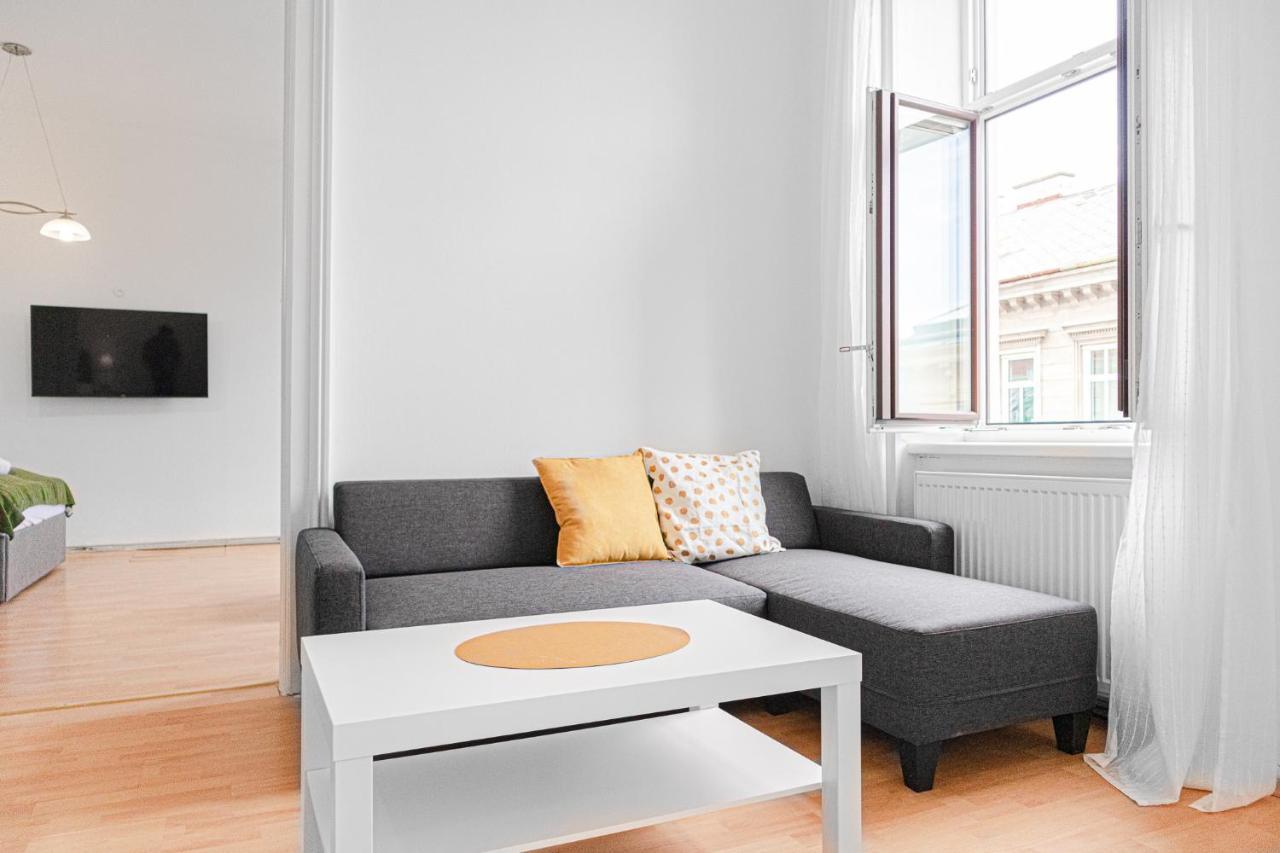Pleasing 2Br Apt. Akh-Perfect For Groups Wina Bagian luar foto