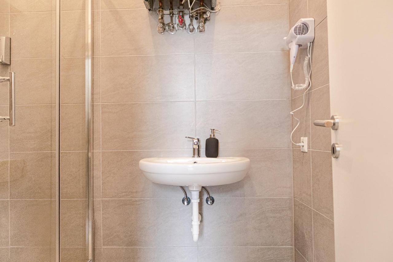 Pleasing 2Br Apt. Akh-Perfect For Groups Wina Bagian luar foto